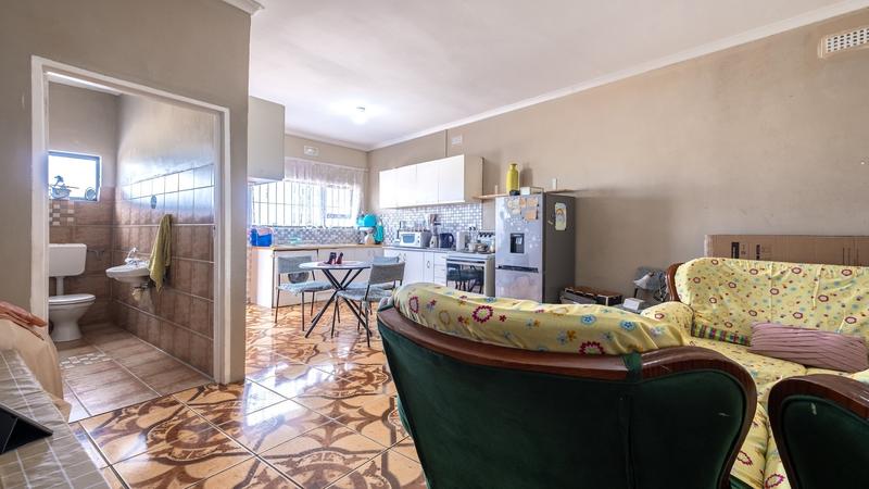 6 Bedroom Property for Sale in Kensington Western Cape